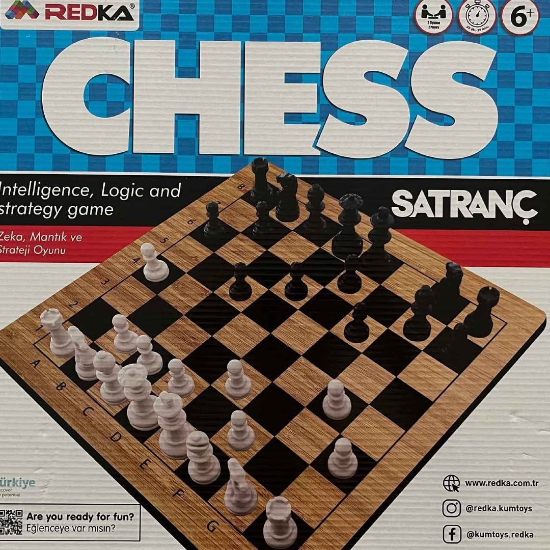 Wooden chess set, complete, in new condition