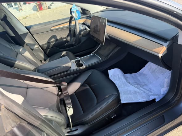 Model 3 2023 — 15,500$