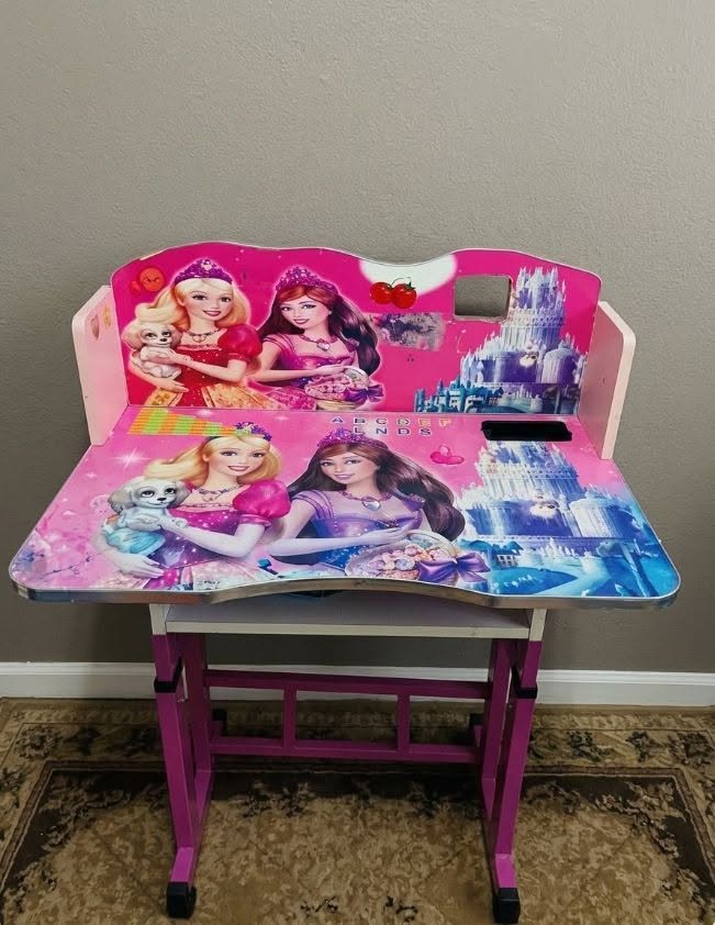 Barbie uşaq masası