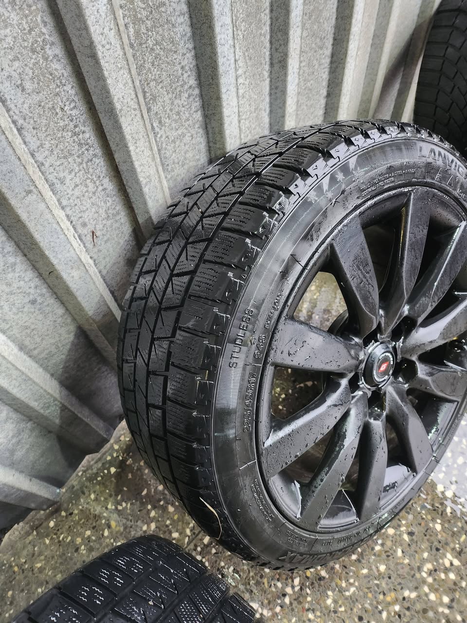 Winter tires 17 disc drilling, 225/45, 800 lari