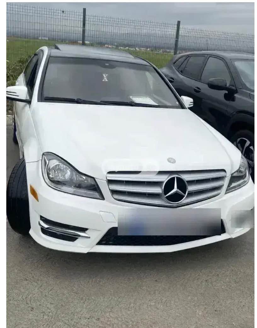 White sedan, ideal condition