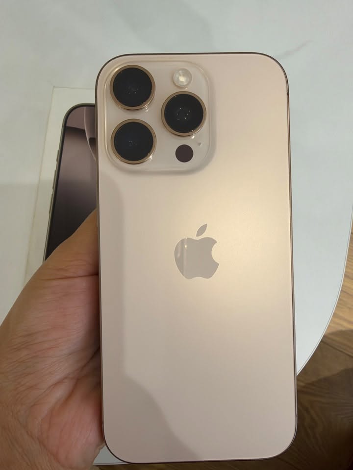 Продаётся iPhone 16 Pro, батарея