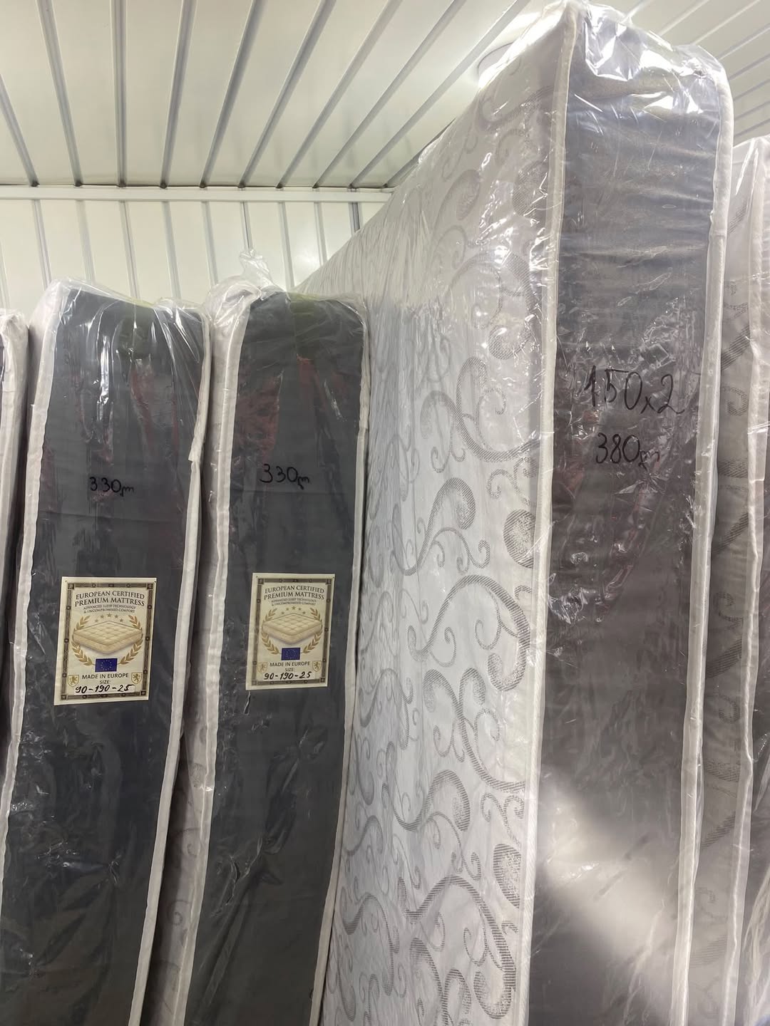 Yüksek kalite Avrupa yatakları paketlenmiş yastıklarla birlikte