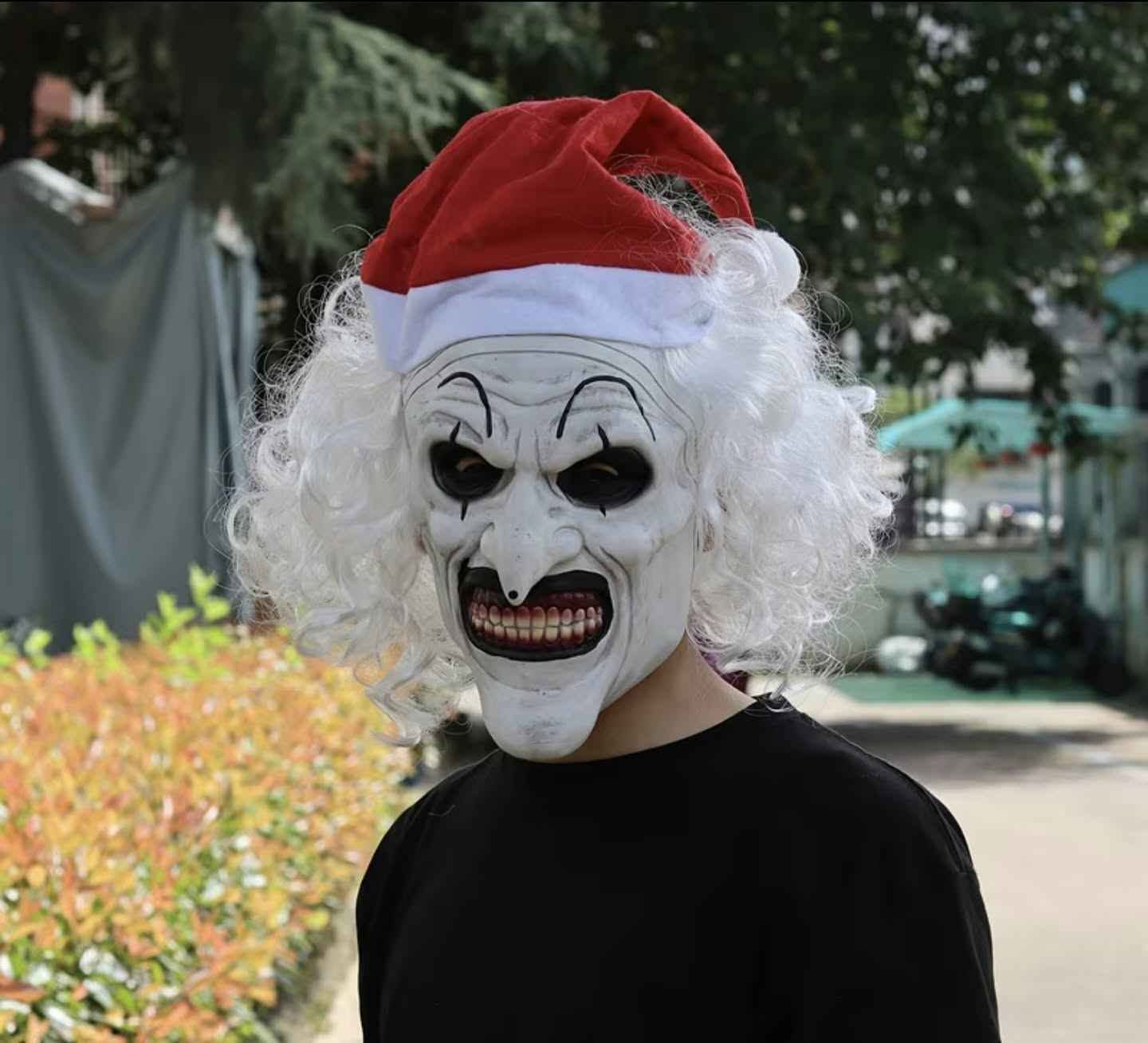 Həllouin maskaları satılır, çoxsaylı variantlar mövcuddur
