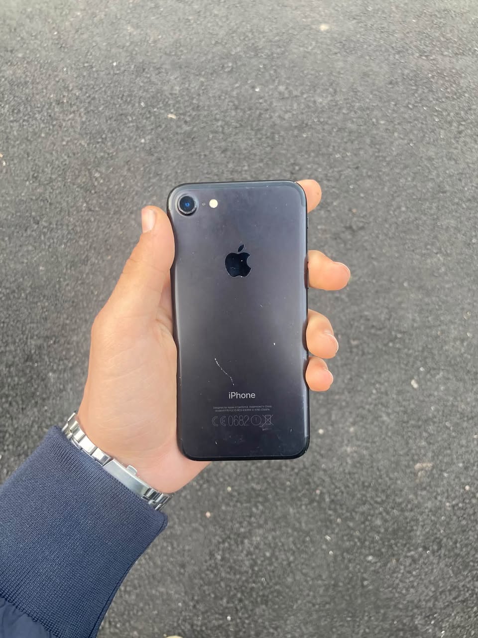 Iphone 7 menak knopken chi ashxatum — 10,000֏
