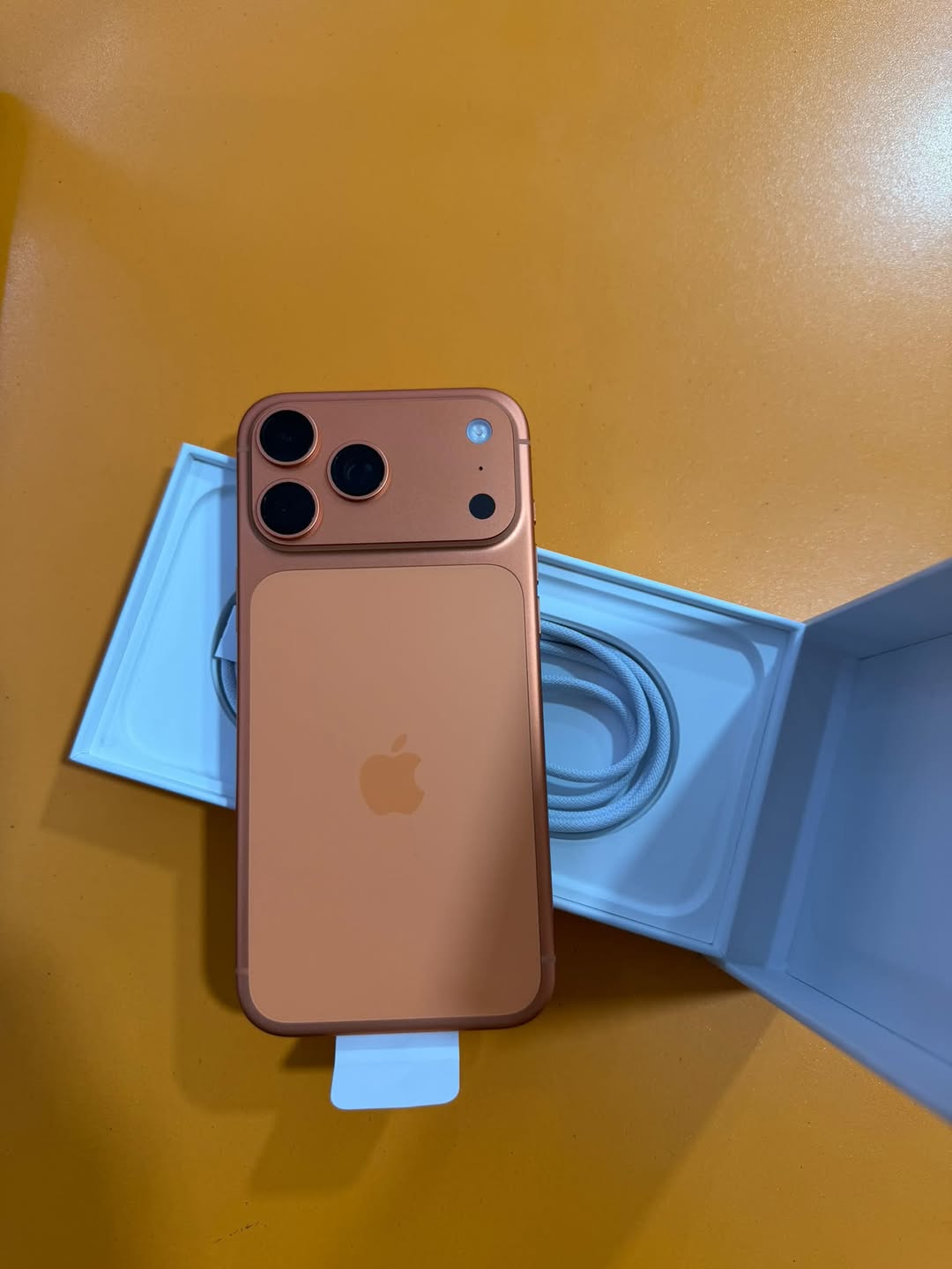 🔥 იყიდება iPhone 17 Pro Max — 3,999₾