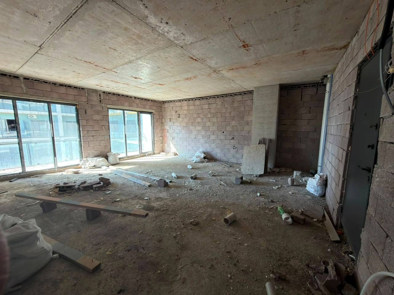 Batumidə mənzil satılır 📍 Ünvan: — 65,000$