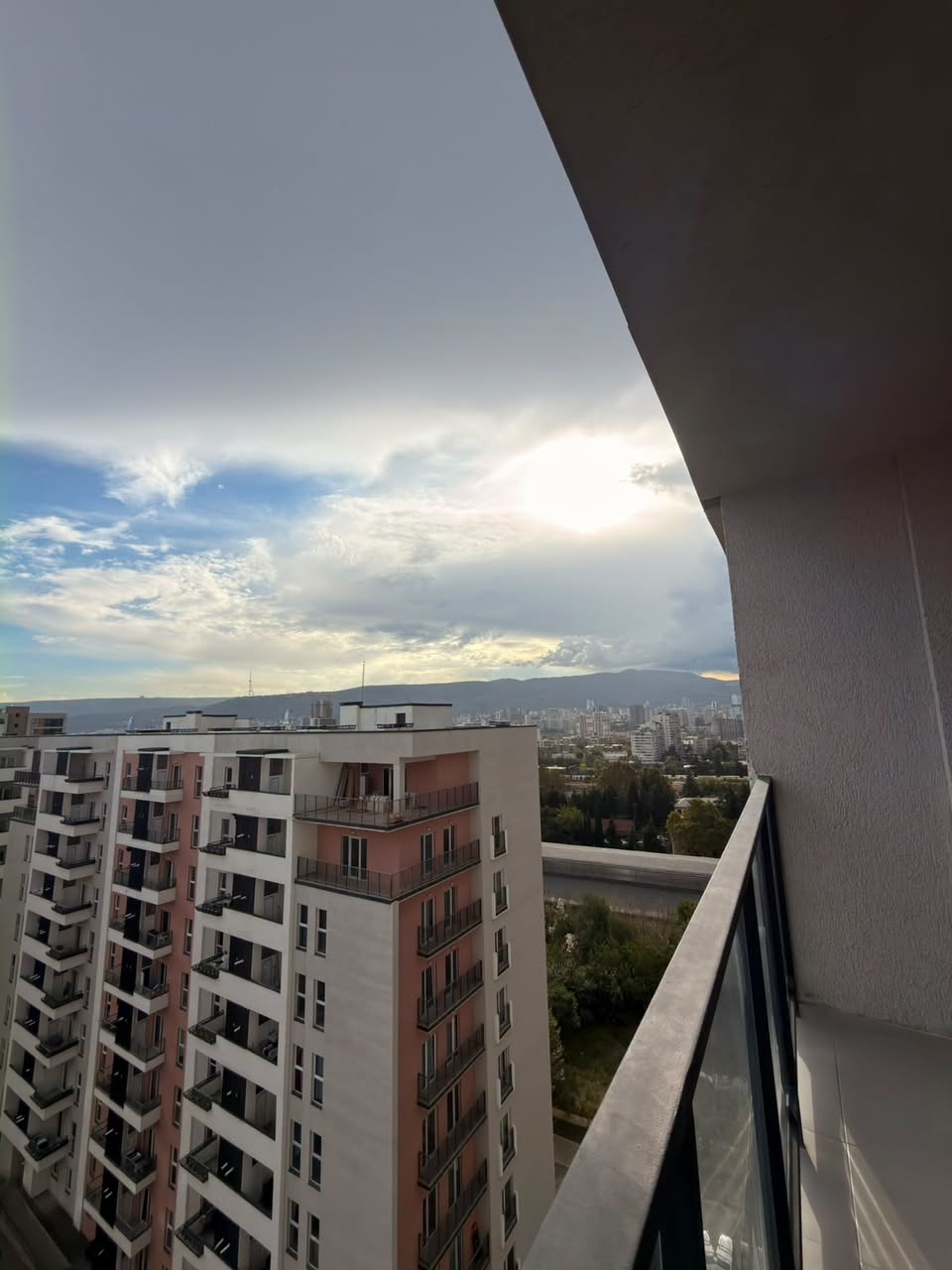 Վաճառվում է բնակարան, Թբիլիսի