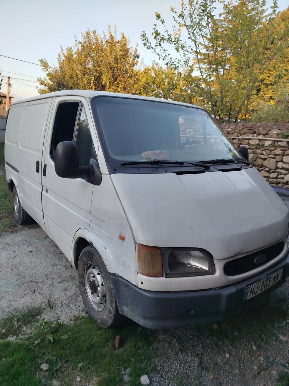 თეთრი Ford ფურგონი, გაცვლაში შეთავაზება