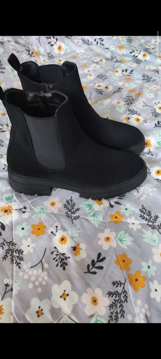 Black boots size 38