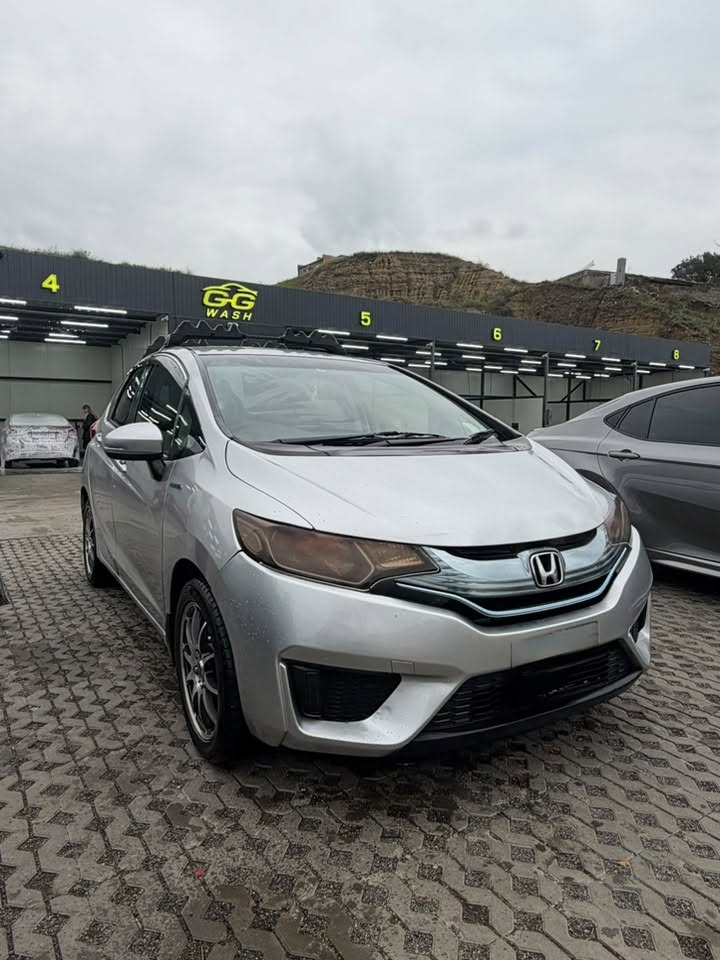 Honda Fit 2014 — 6,400$