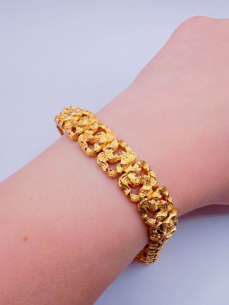 For sale Italian factory gold bracelet, signet