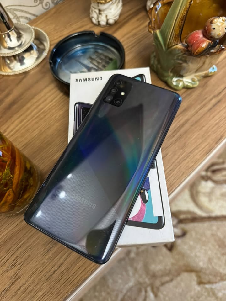 Satılık Samsung Galaxy A51. Normal çalışır.