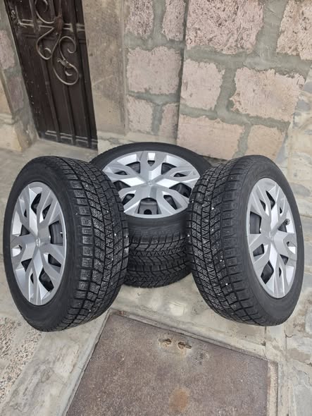 Kapsen 225/55 R17 tyres with rims