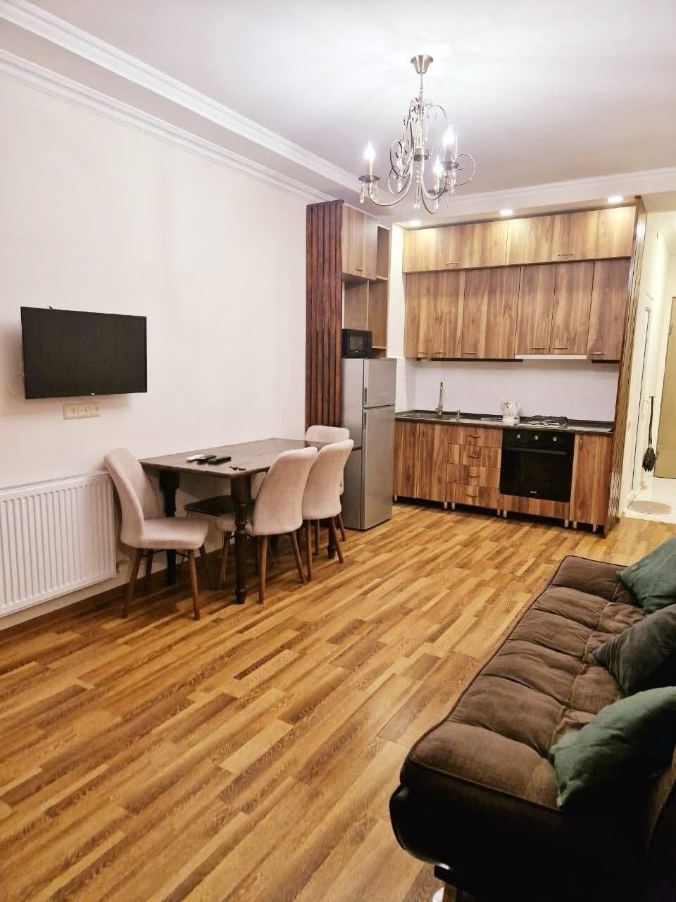2 otaqlı mənzil kirayə verilir, Batumi — $600