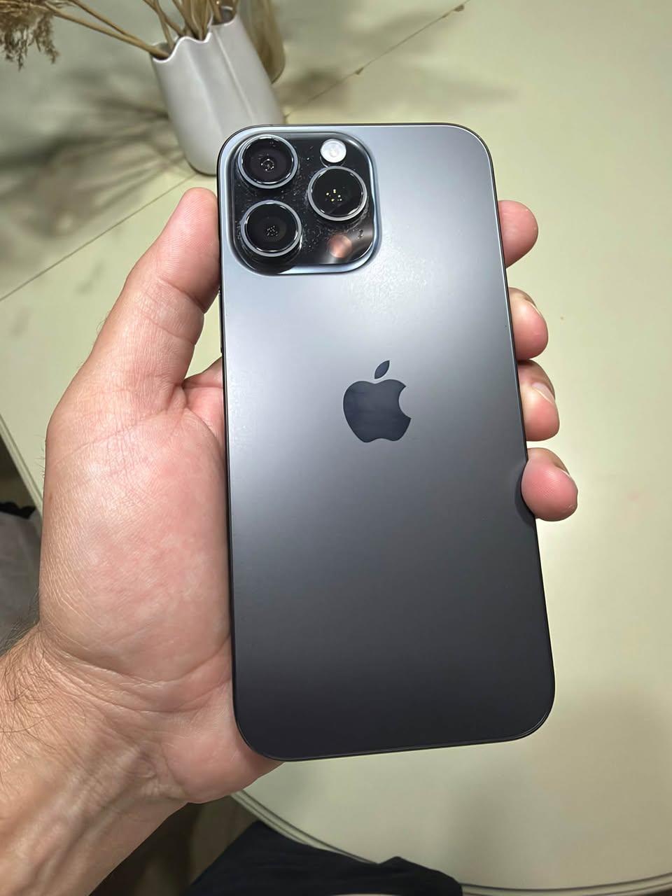 iPhone 16 Pro Max e-SIM 256 GB $1900