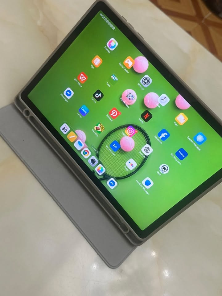 Honor Pad X8a tablet with case