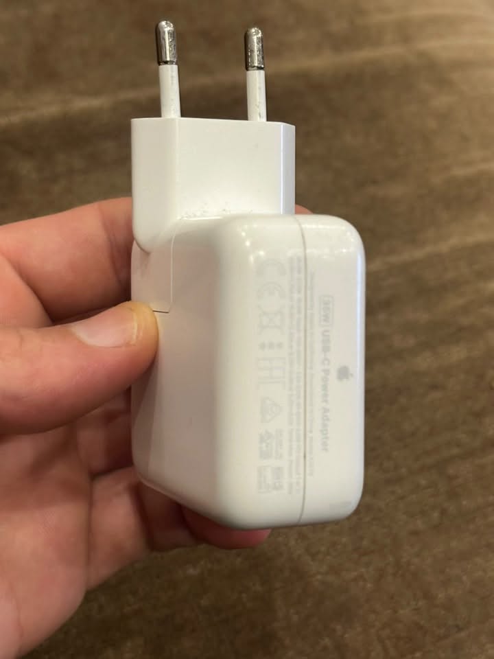 Apple 30W USB-C power adapter, original