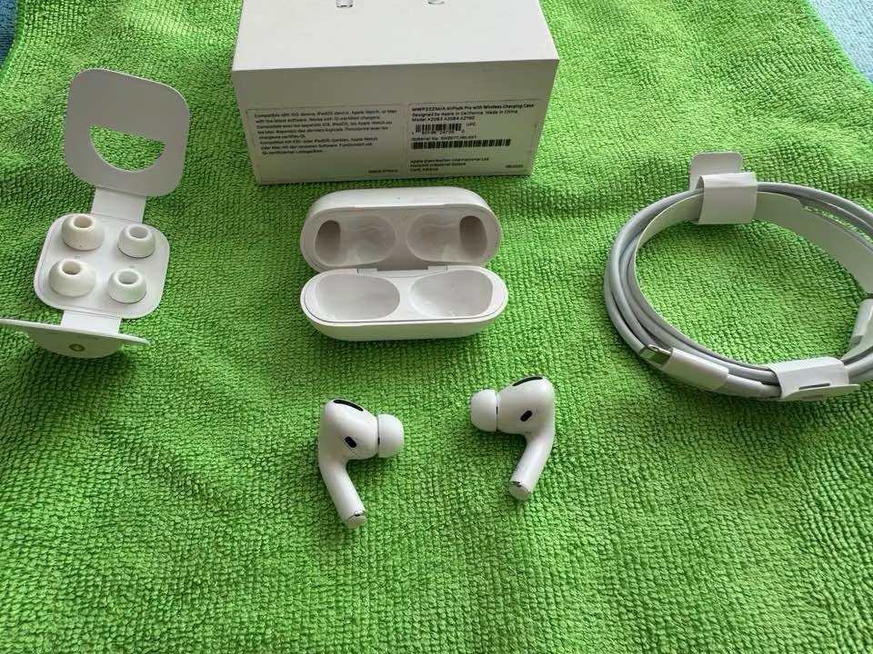 AirPods Pro տուփով և USB պահոցով