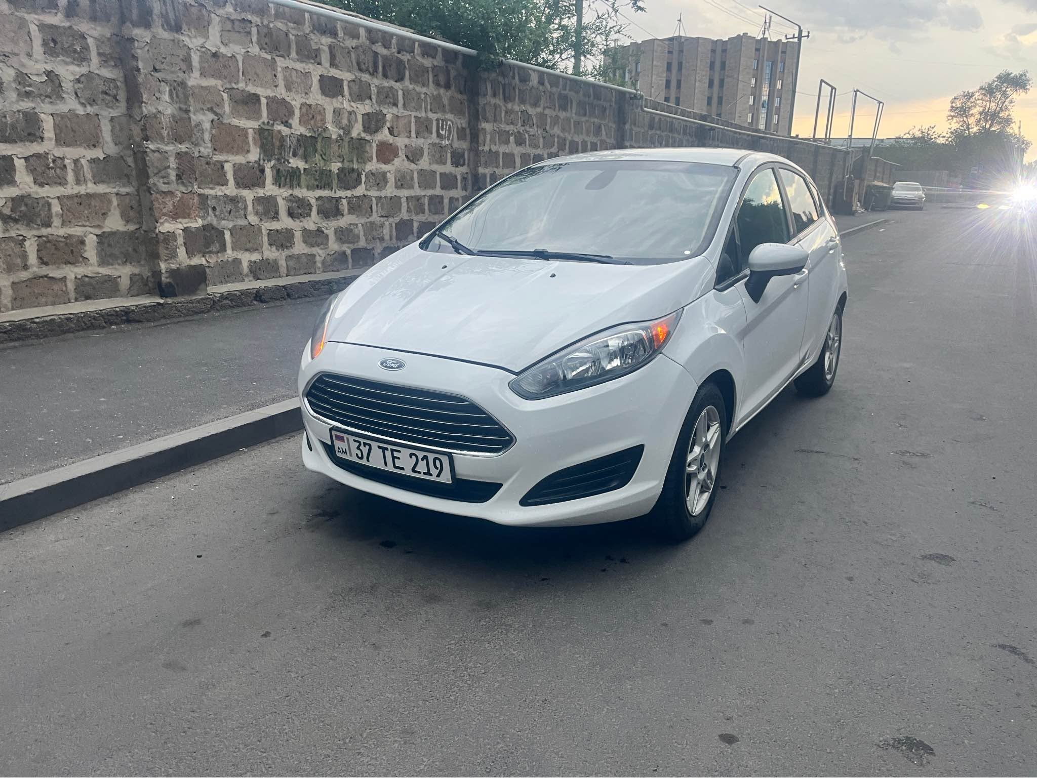 Ford Fiesta 2017 — 6,300$
