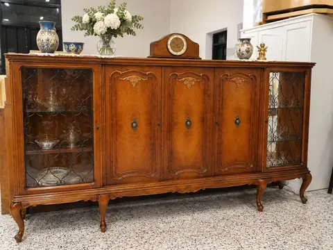 Güzel antik tarzı bir büfe satılık