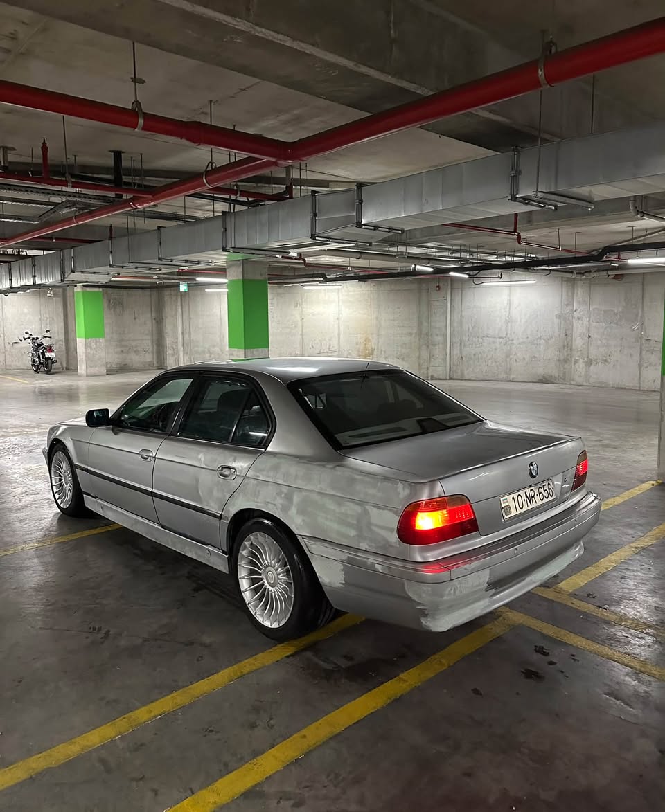 The car costs 5,500₼.