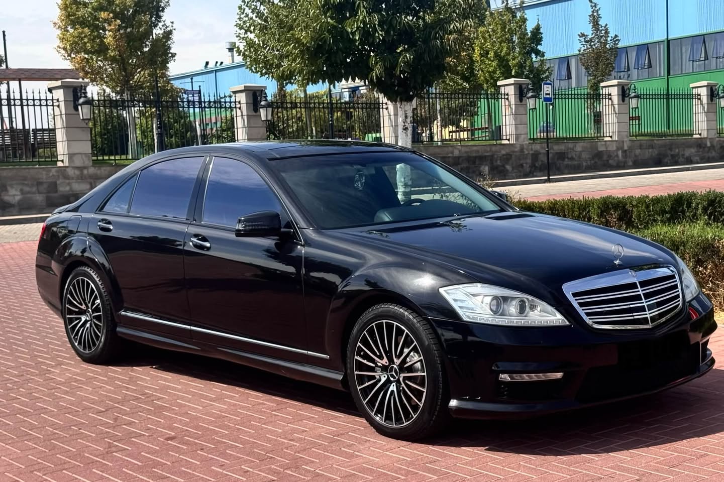 2006 Mercedes S500 for sale for $15,500.