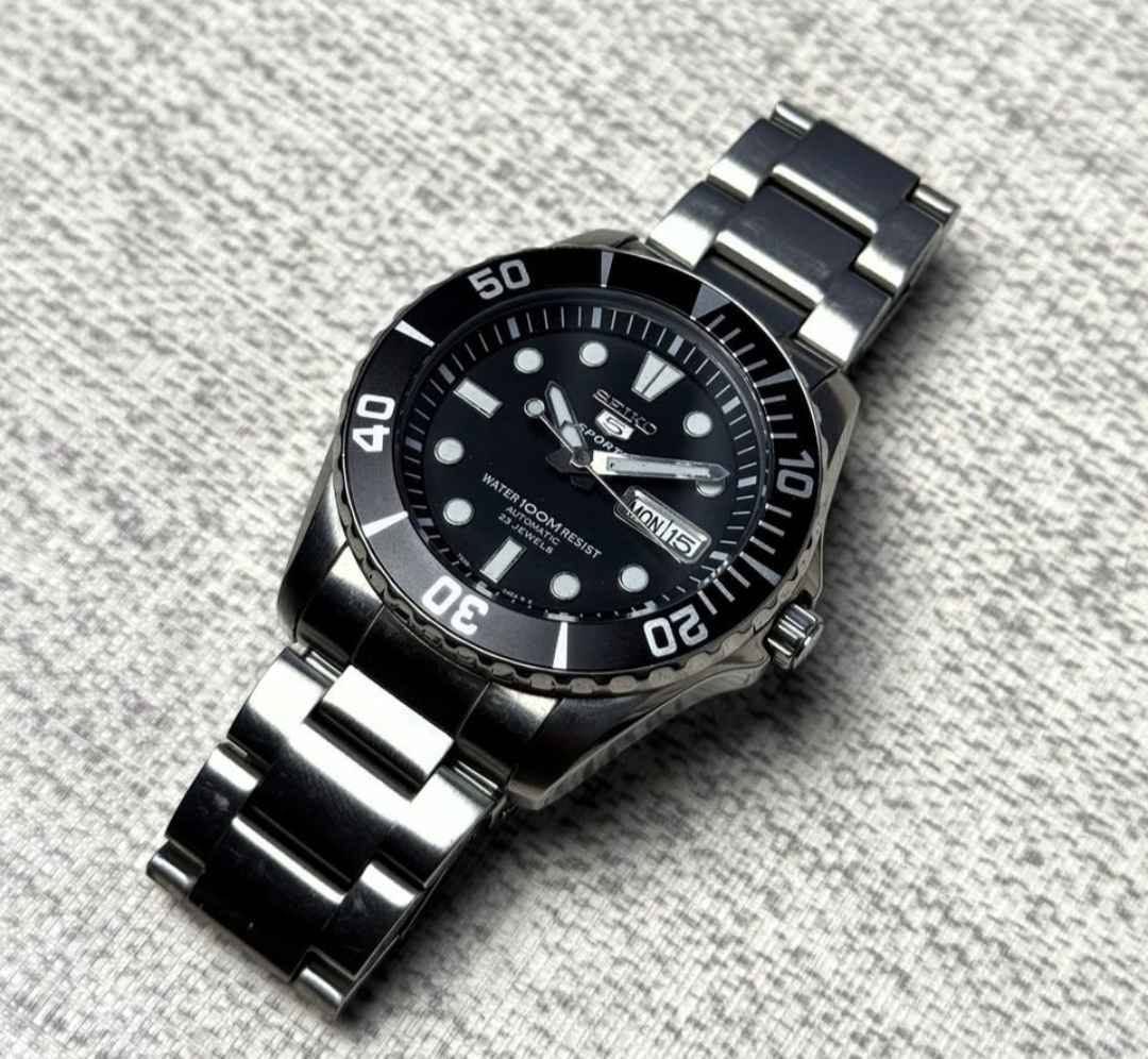 Seiko 5 Sports SNZF17 automatic watch