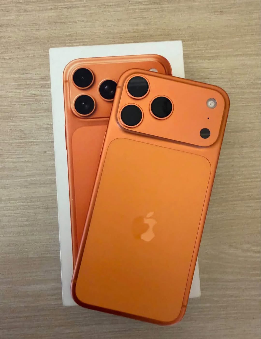 iPhone 17 Pro Max, 97% заряда батареи