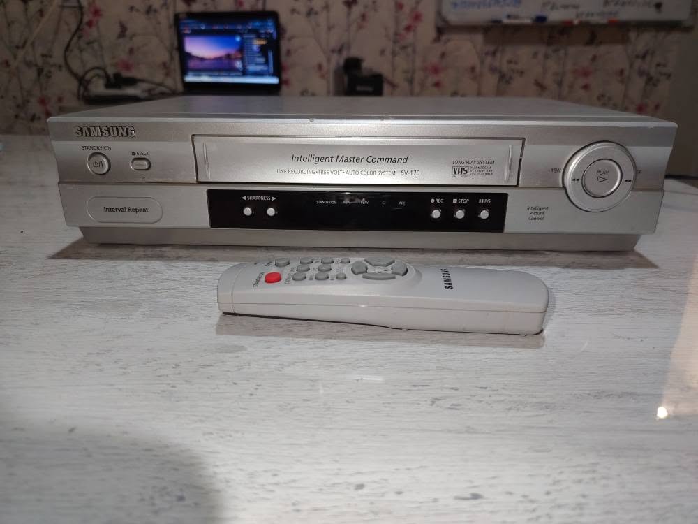 Satılır video maqnitofon Samsung şirkətinin.