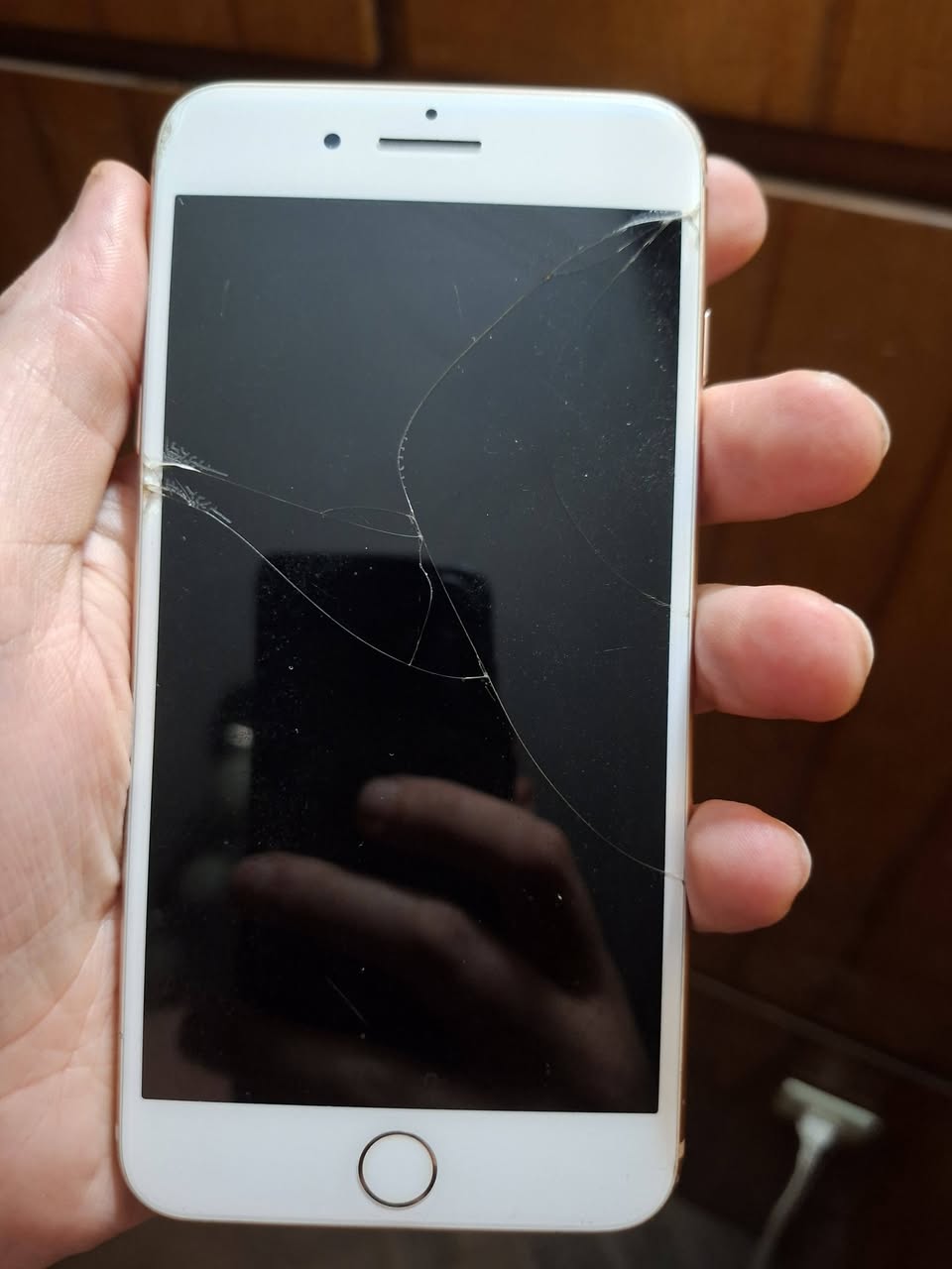 iPhone 8 Plus ճաքված էկրանով