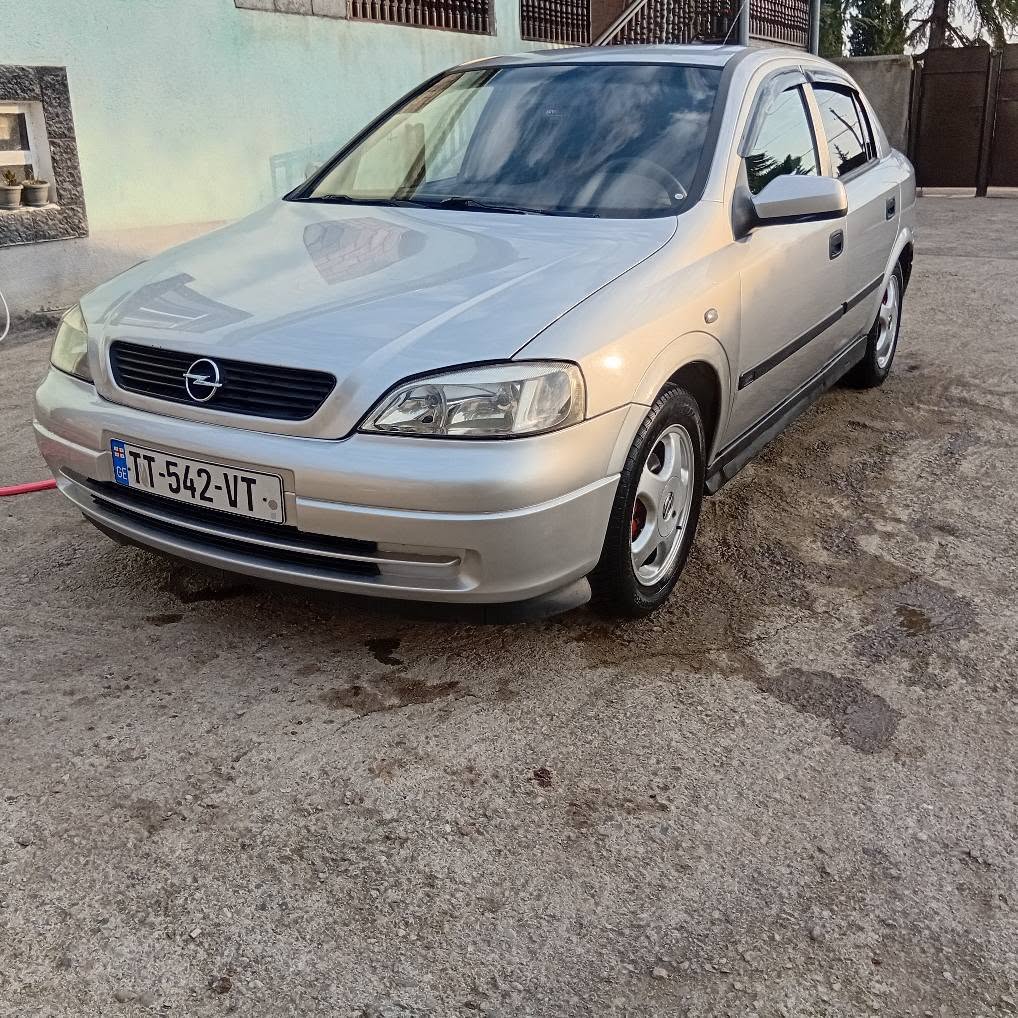 Avtomobil 1999 — 2,400$