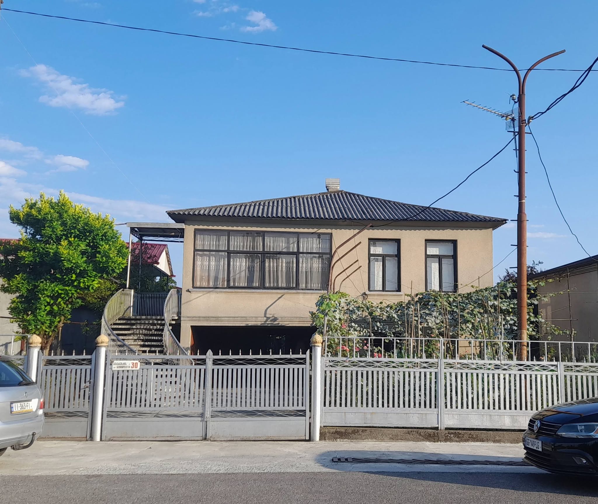 ‼️Zugdidi‼️ 5 dakikalık yürüme mesafesinde ev-sahip 65,000$