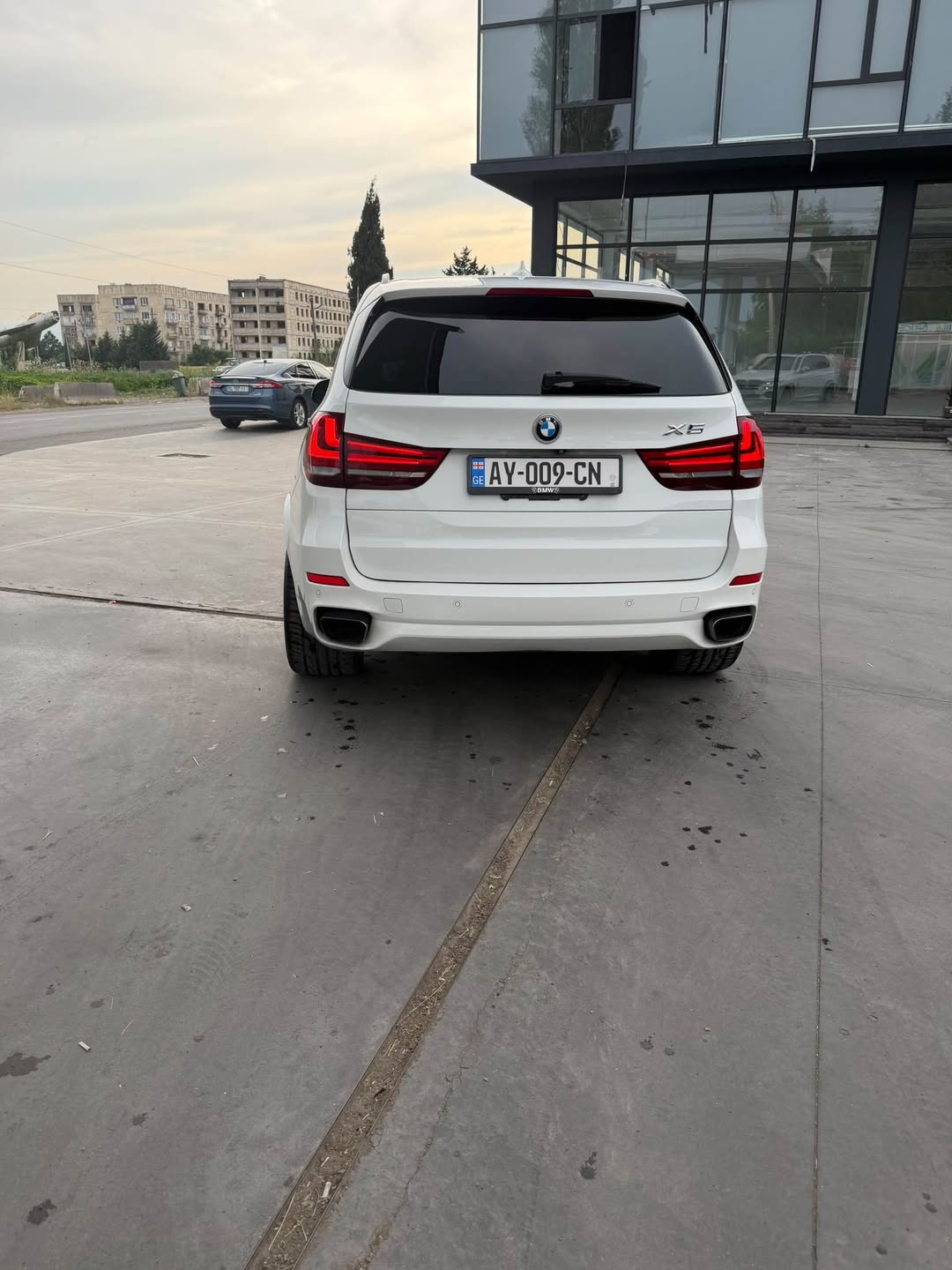 BMW X5 beyaz, tüm bakımları yapılmış
