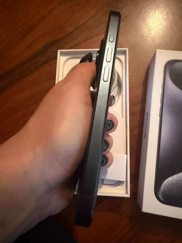 iPhone 15 Pro 256GB, ბატარეა 82%