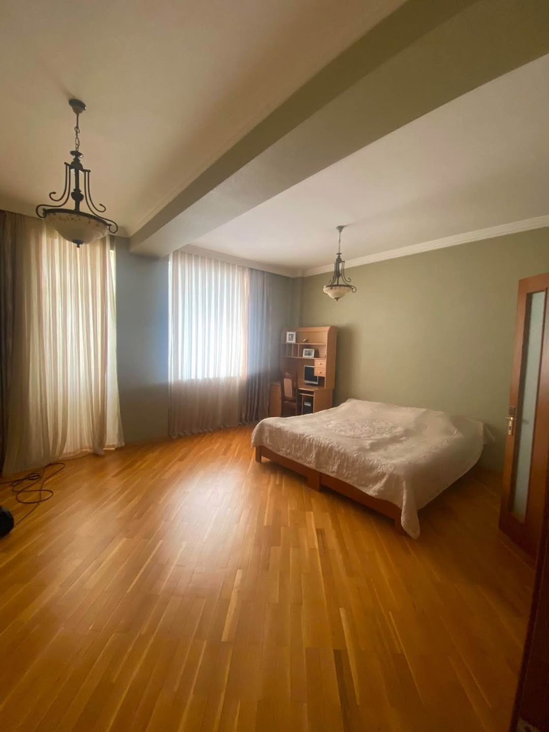 4-КОМНАТНАЯ КВАРТИРА 200 КВ.М.! 🏙️ Ищете — 550,000₼