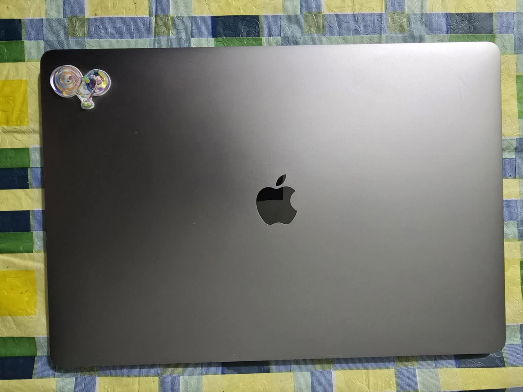 MacBook, ბატარეა 98%, ორიგინალი დამტენი