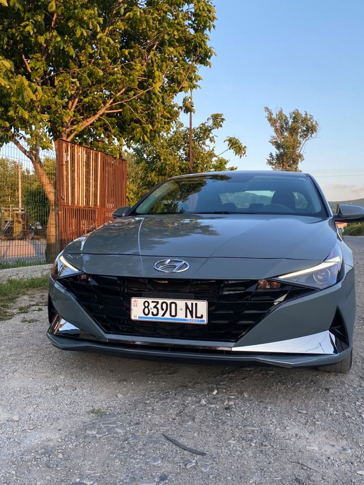 Elantra 2023 — 9,000$