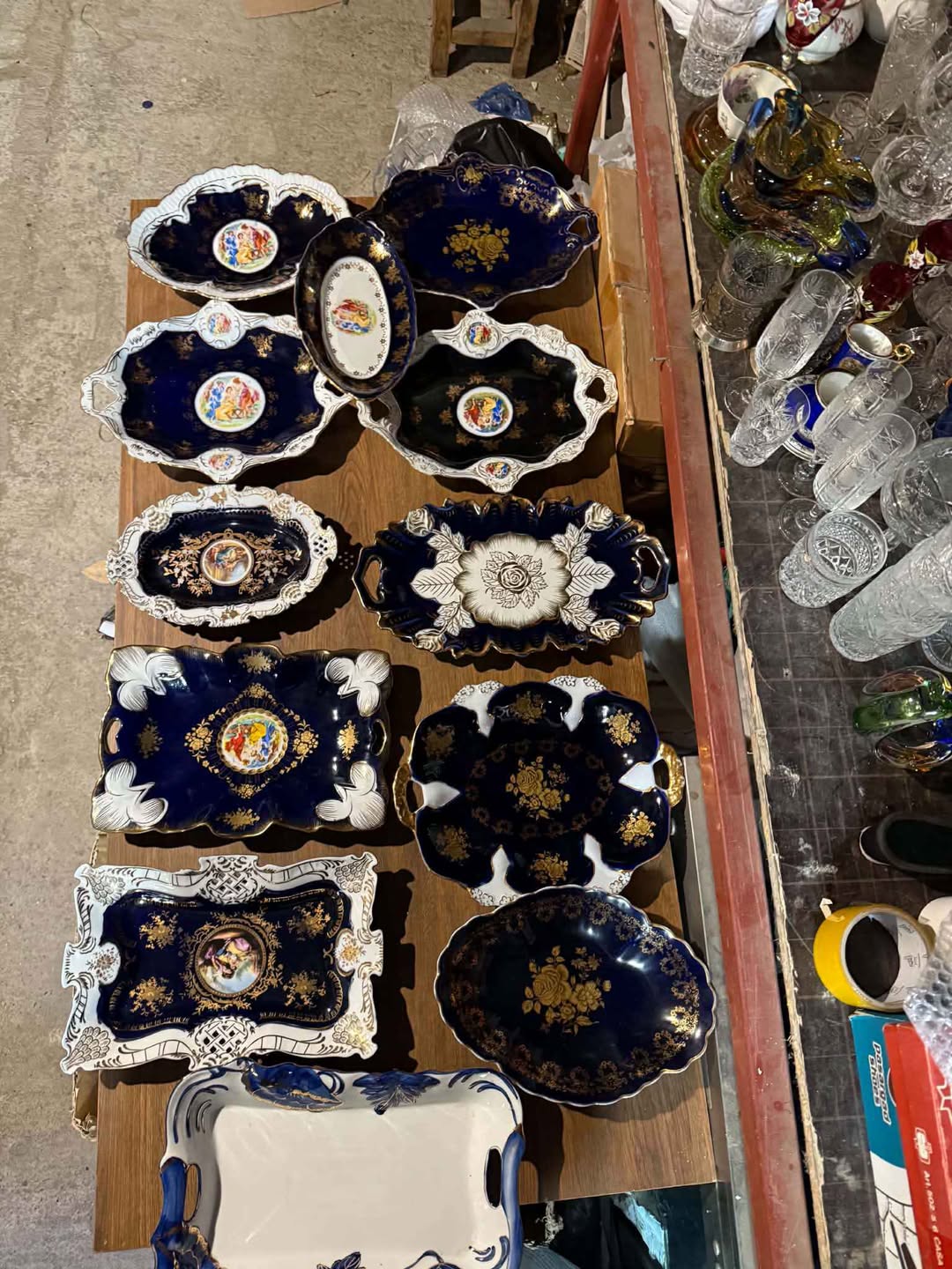 Kobaltı rəngli fayfur ləngəri qızıl ilə