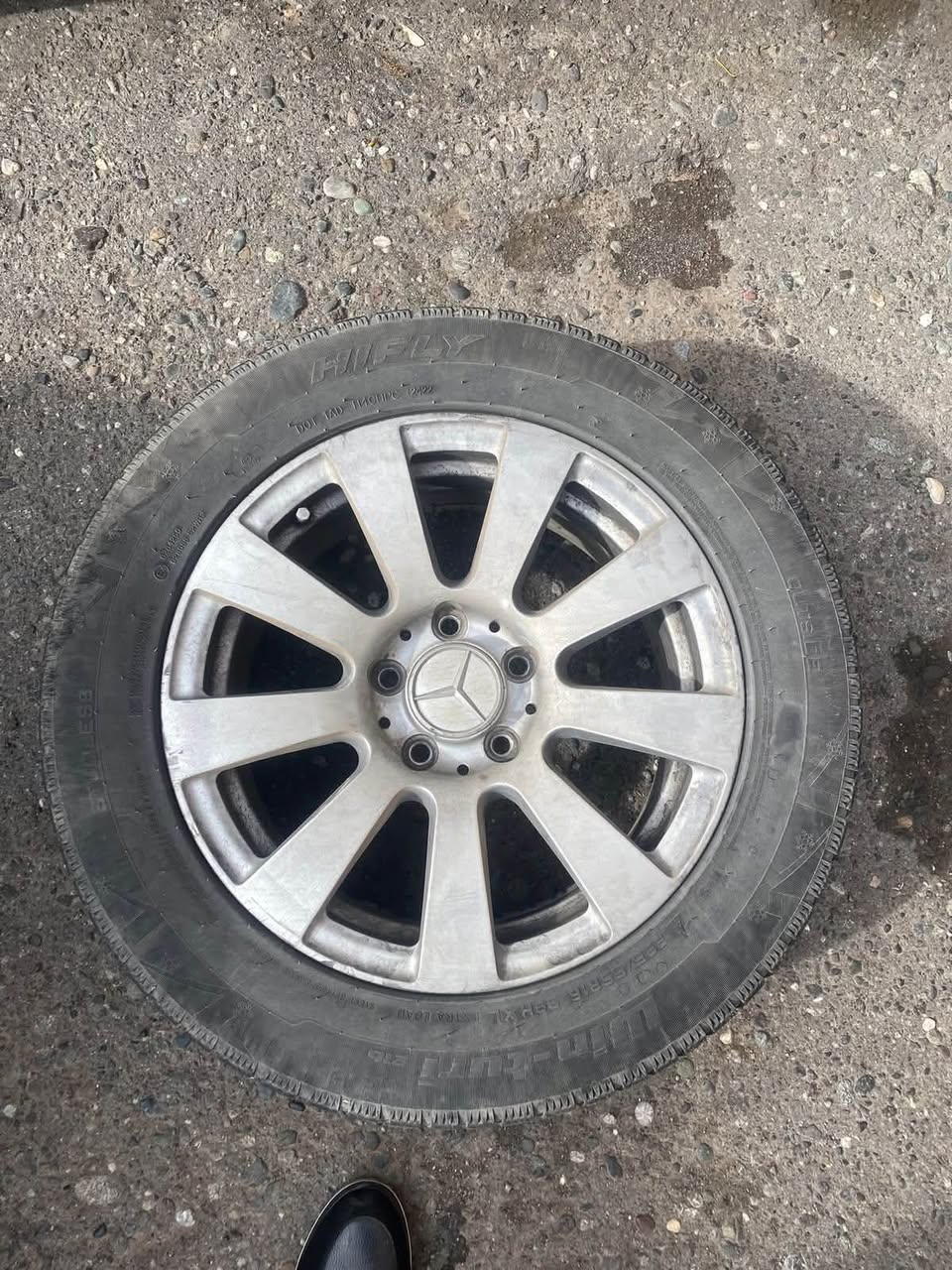 R16–R17 alloy wheels with tyres