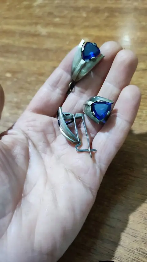 Серебряные серьги с синими камнями