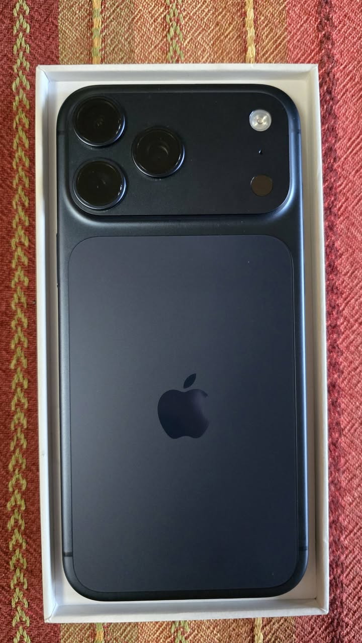 Iphone 17 Pro max Dərin mavi — 3,500₾