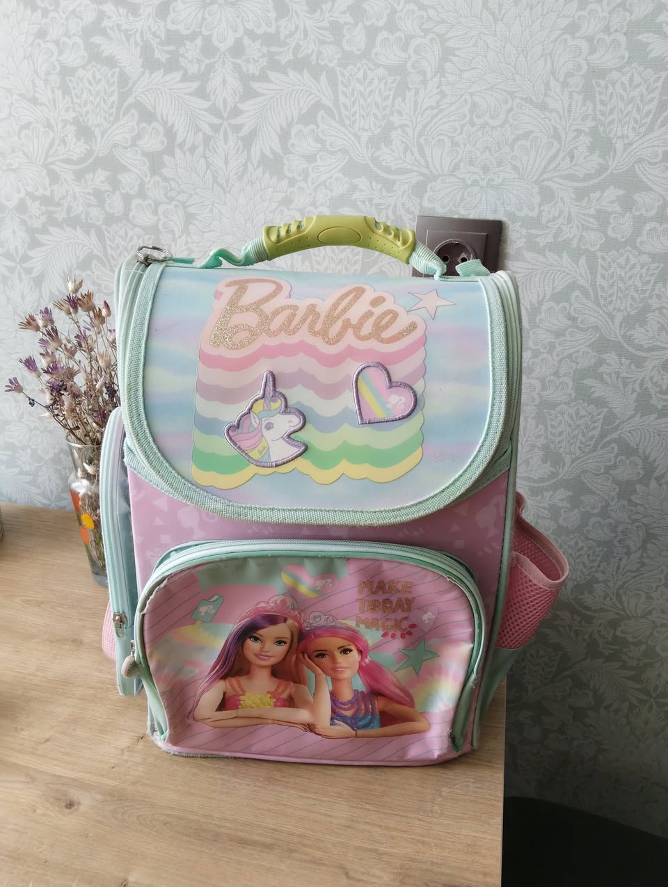 Maybe someone needs a school bag, let me know