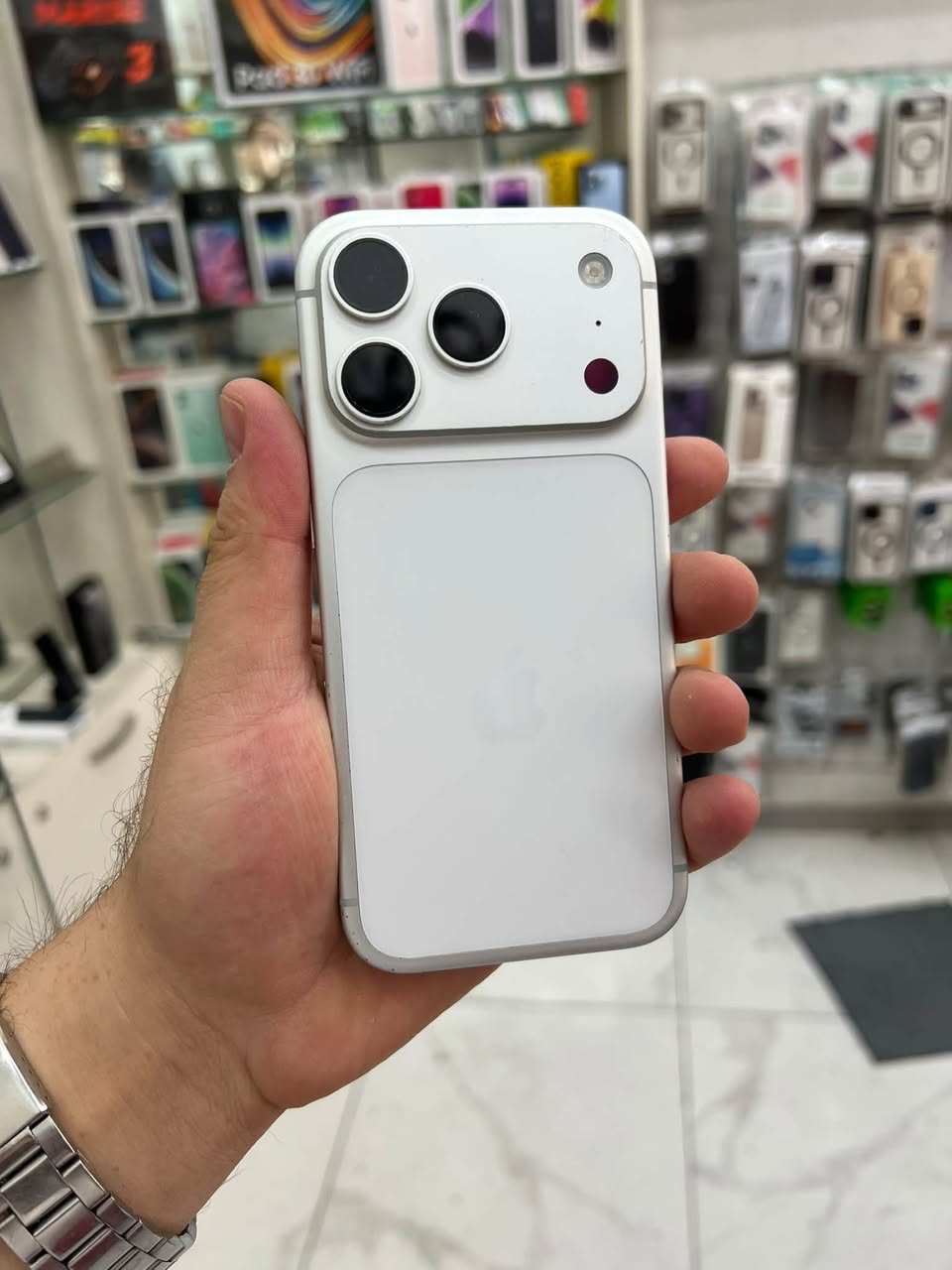 iPhone 17 Pro 256 ГБ 94% батареи сим-карт 3 шт. 345 000