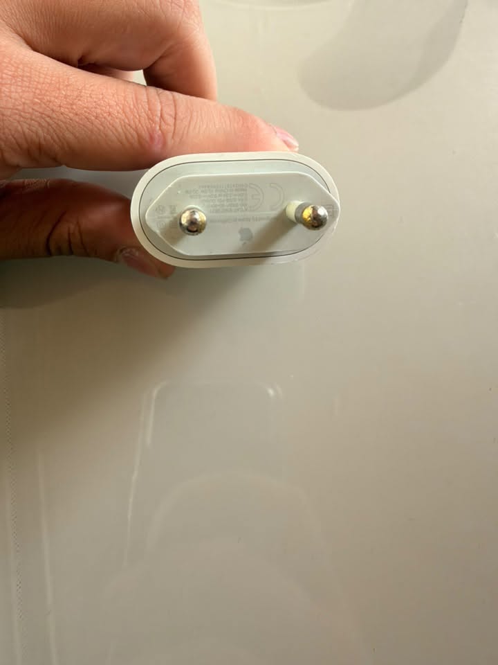 iPhone-un orijinal adaptəri satılır, qiyməti 40