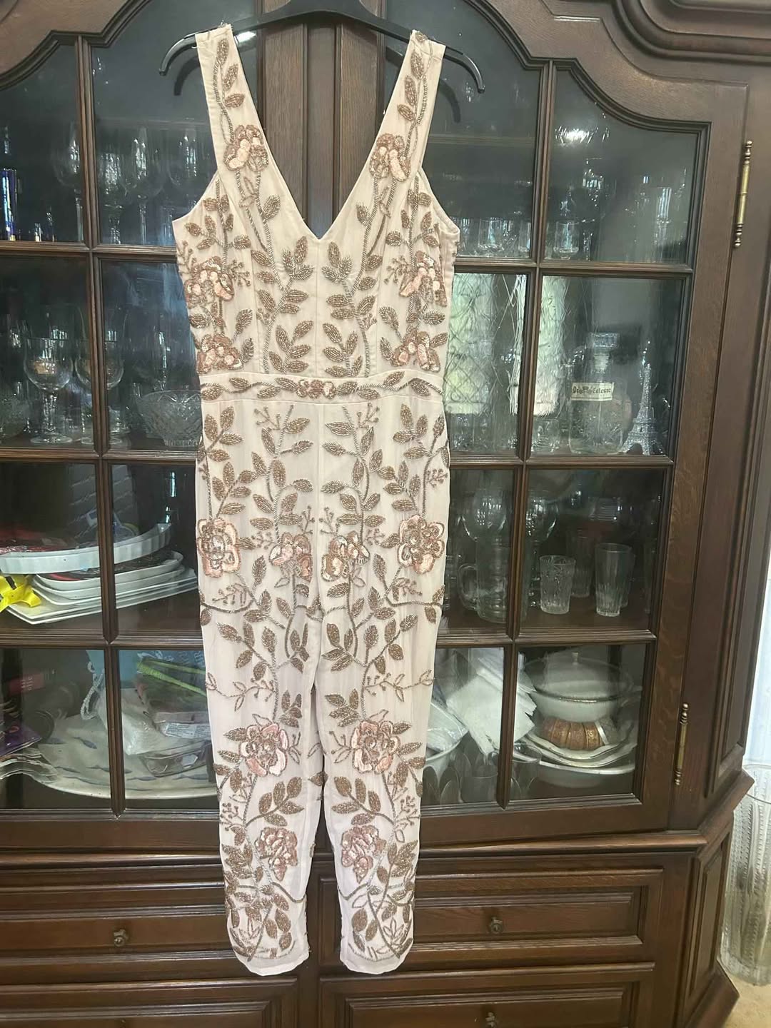 Բարձրորակ Miss Selfridge-ի կոմբինեզոնը շատ գեղեցիկ է