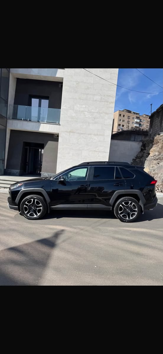 Toyota RAV4 2018, իդեալական վիճակ