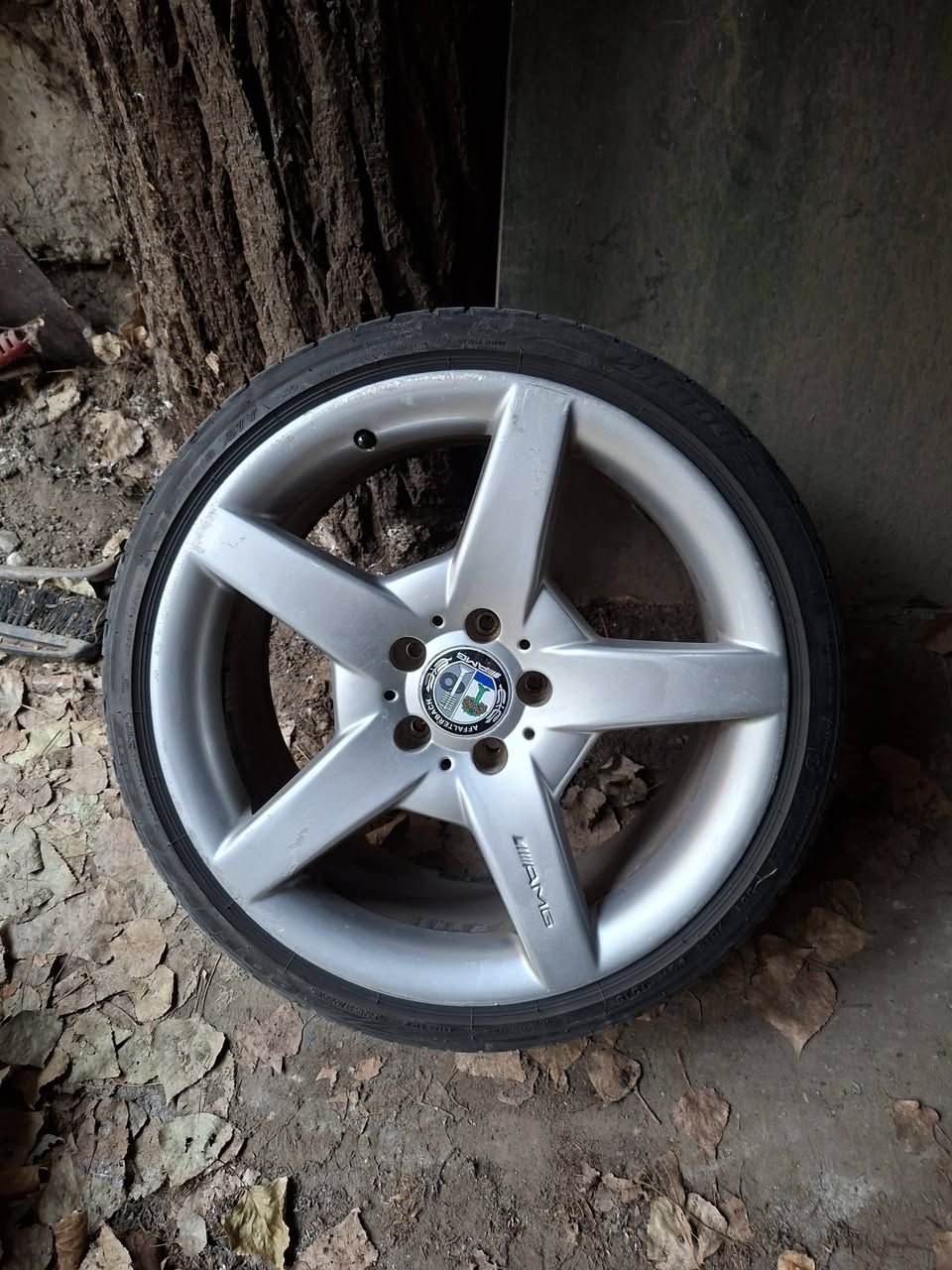 R18 used car male female with good tires