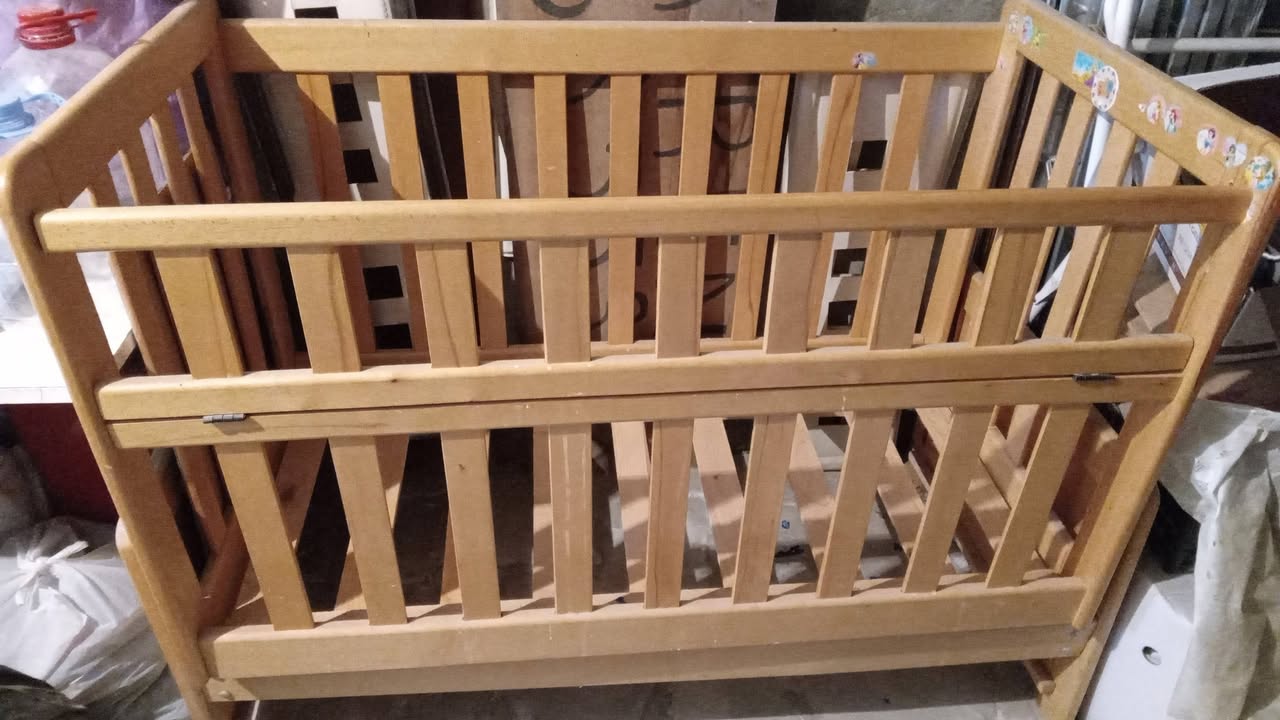 For sale children's wooden bed with its orthopedic mattress