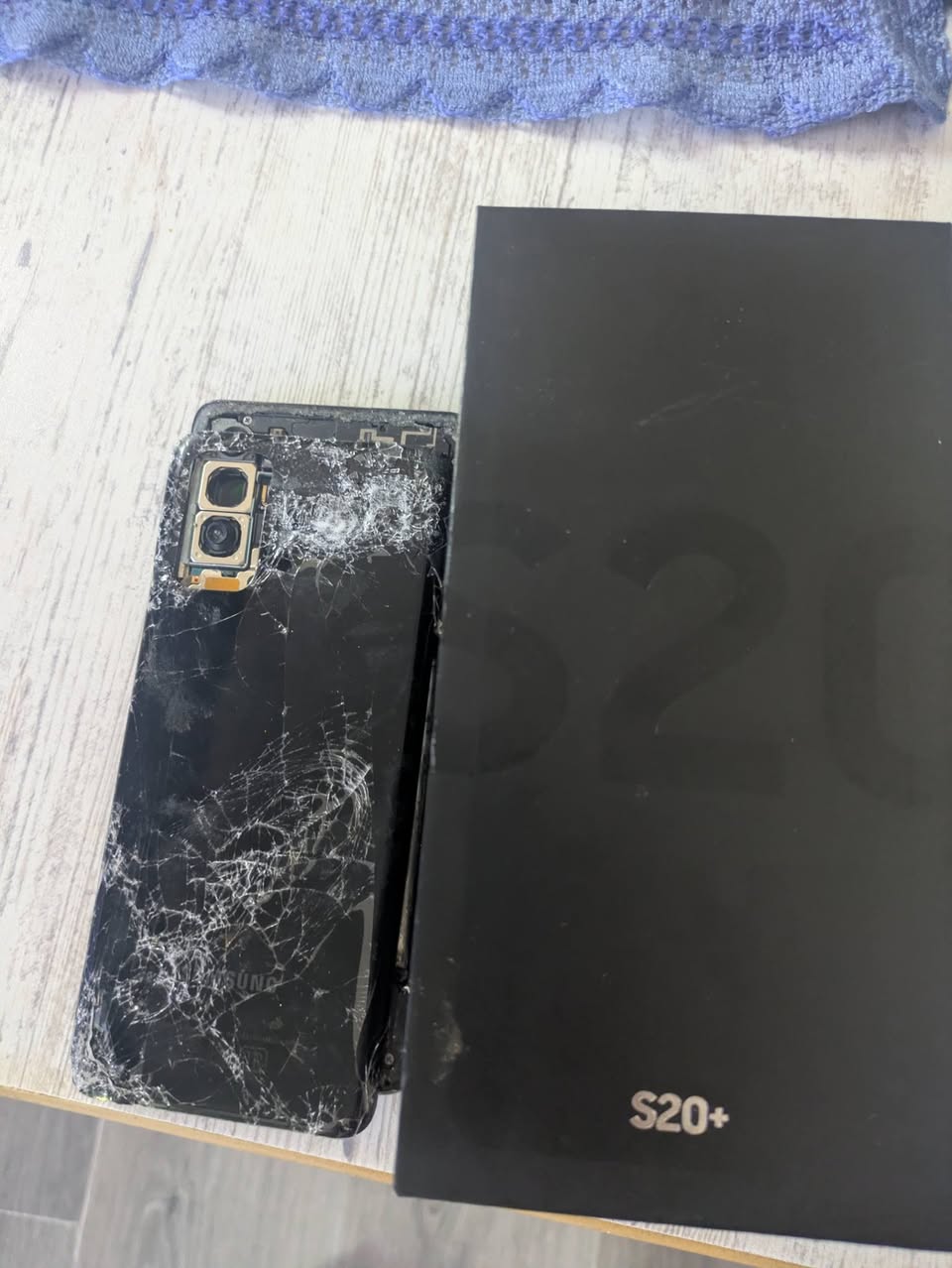 Samsung S20+ spare parts, cracked back
